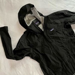 XL Women’s Patagonia raincoat